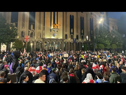 არა რუსულ კანონს! | პარლამენტთან პროტესტი გრძელდება - ვითარება რუსთაველის გამზირზე