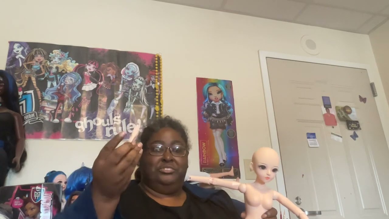 Doll box opening with doll reveal ((sorry for the undo message in the background ))