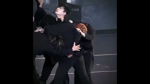 vmin changing fake love choreography to hold hands 🥹 #jimin #taehyung #bts