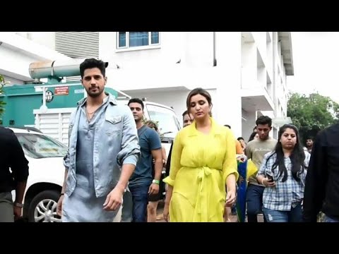 parineeti-chopra-and-sidharth-malhotra-snapped-at-sets-of-dance-india-dance