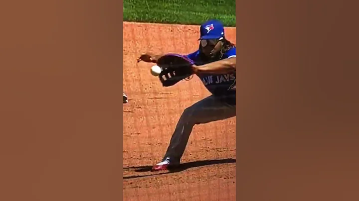 Ball goes through Vladimir Guerrero Junior‘s glove. Toronto Blue Jays Seattle Mariners.