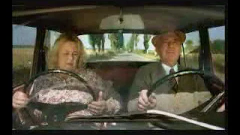 Funny Old Woman- extra steering wheel !!! - DayDayNews