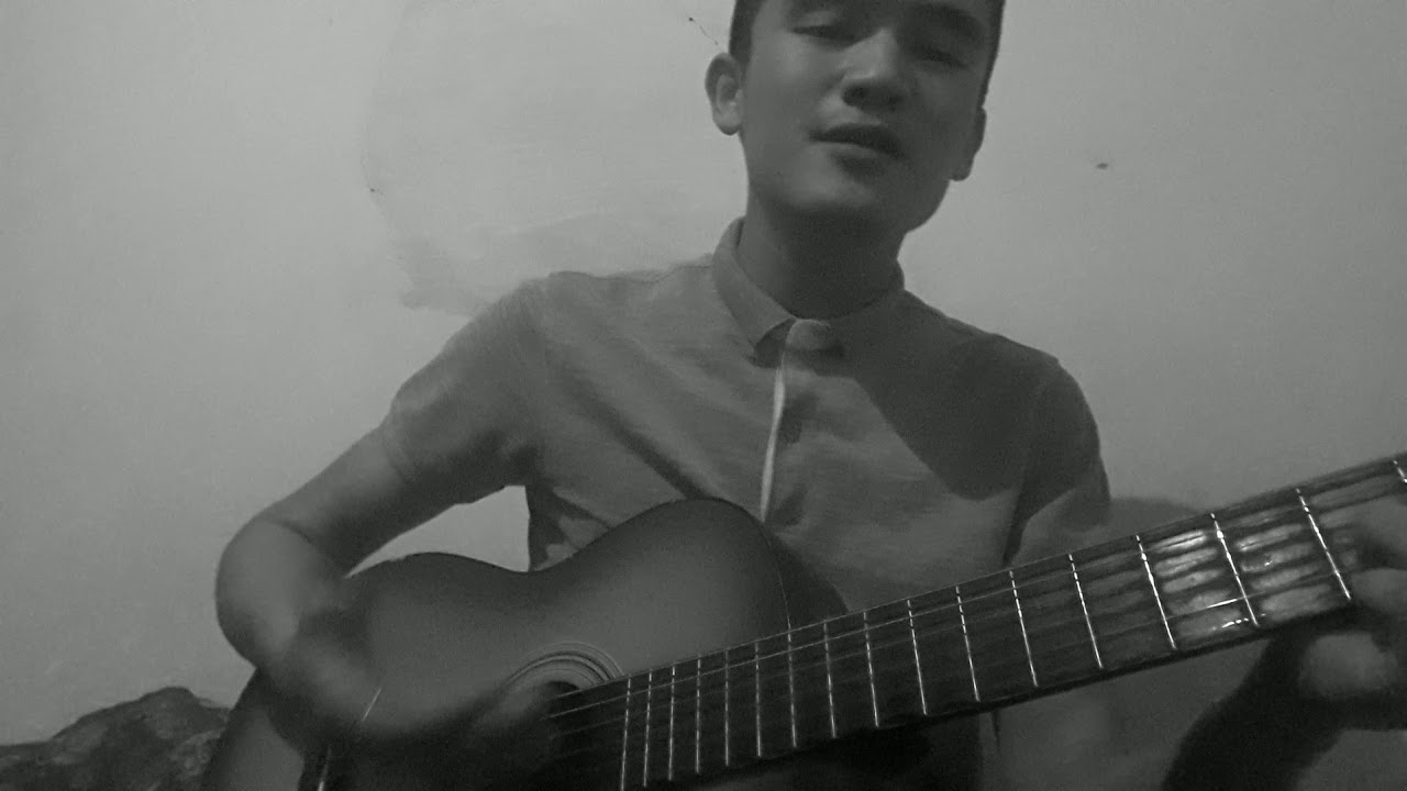 Райымбек Елепбай-қолымда қызыл қызғалдақ