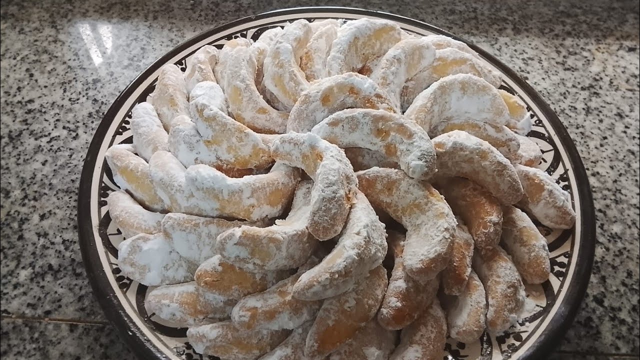 حلوة الفرماج بدون بيض كتوجد في عشرة دقائق بدون مجهود هشيشة وبنينة كذوب في الفم