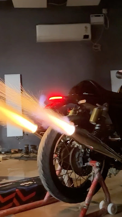 Flames in exhaust 😳💥 New exhaust in Town 🔥 Silver Stallion #gt650 #interceptor650 #royalenfield