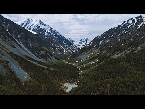 Vídeo: Sobrevoando As Anômalas Montanhas Cascade