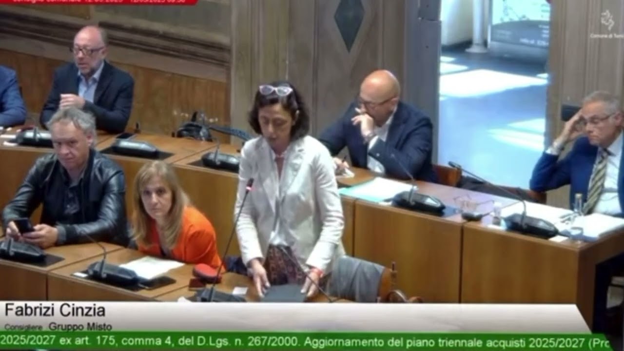 Terni, scintille in consiglio. Bandecchi a Fabrizi: «Quando urla la sua voce fa più schifo»