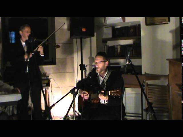 Dovid Lowy Performs at a Kumzitz In Ramat Beit Shemesh