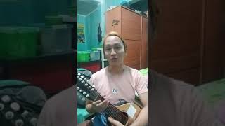 Open strings Tremolo in whole notes