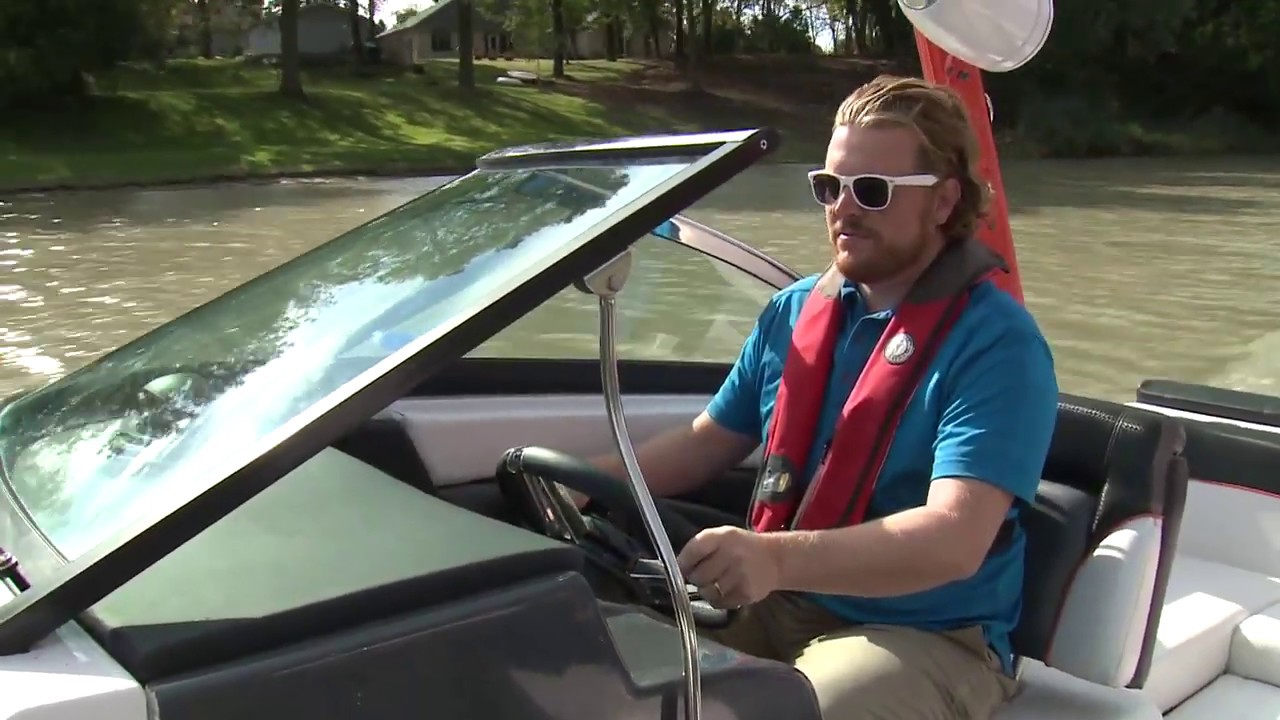 2016 Four Winns TS222: Boat Review