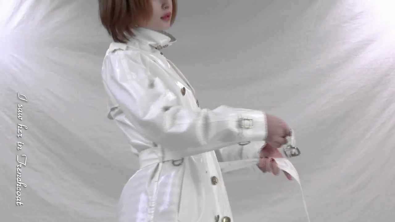 "Kizuna in Burberry Raincoat" presented by "I saw her in Trenchcoat"