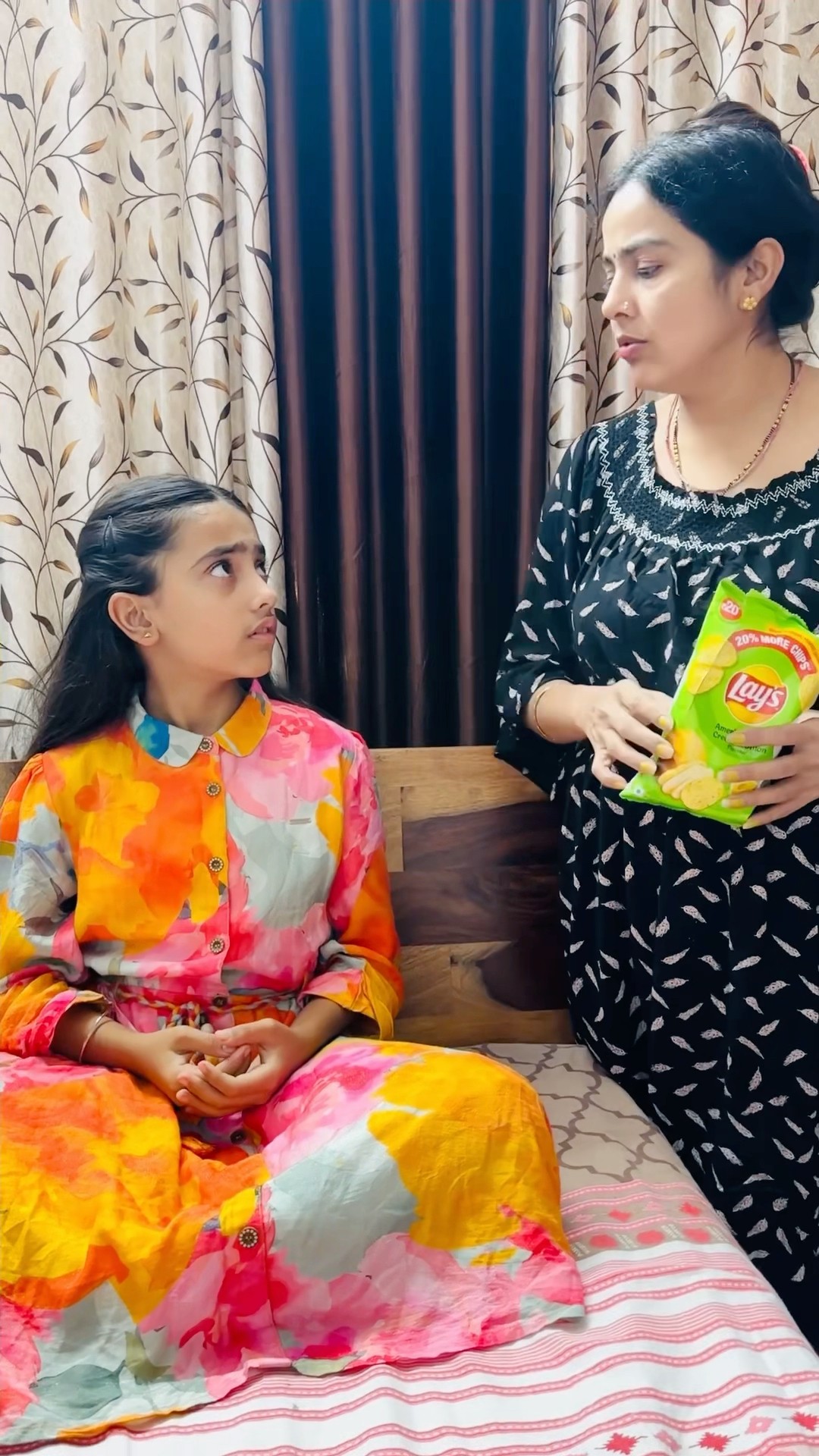 Mummy ne Samayra se Lays kyu cheen liye??? #shorts #youtubeshorts #samayranarula