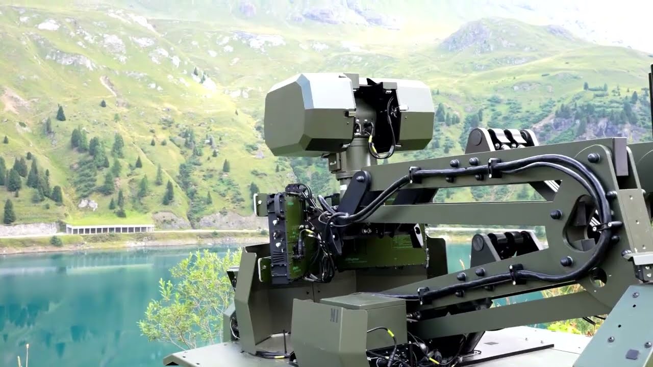 Consegna del basco agli operatori del 9° Reparto Sicurezza Cibernetica 