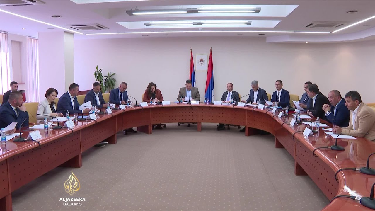 قبيل انعقاد الدورة الاستثنائية للجمعية الوطنية لجمهورية صربيا، حذرت المعارضة من مزيد من العزلة
