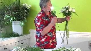 Download lagu Elegant Bride 39 s Bouquet Floral Design EP 23 Elegant Bride 39 s Bouquet Floral Design EP 23