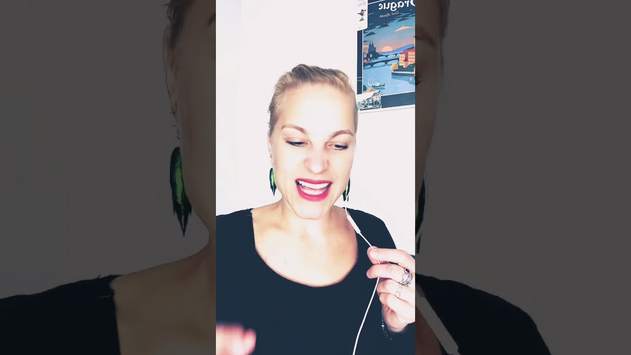 Boty proti l&aacute;sce.    #nancysinatra #thesebootsaremadeforwalking #czech #česk&yacute;youtube