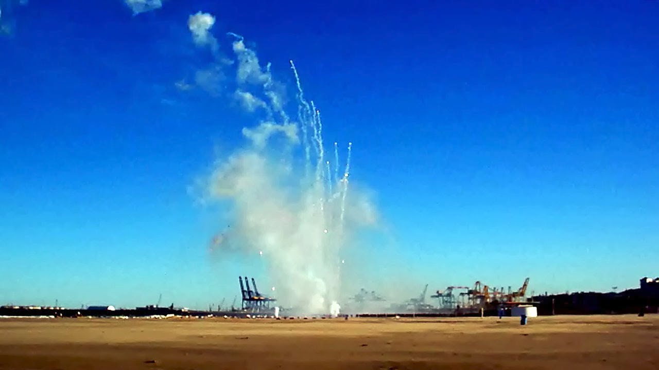 Grand Mascletà Napolitana - Fallas 2009 / A Unique Rare Valencia Beach Firework, Almost Vintage!