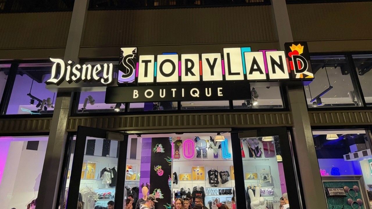Disney Villains Take Over Disney Storyland Boutique in Downtown Disney District! 4K