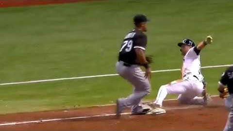 Kevin Kiermaier leaves game after running to first