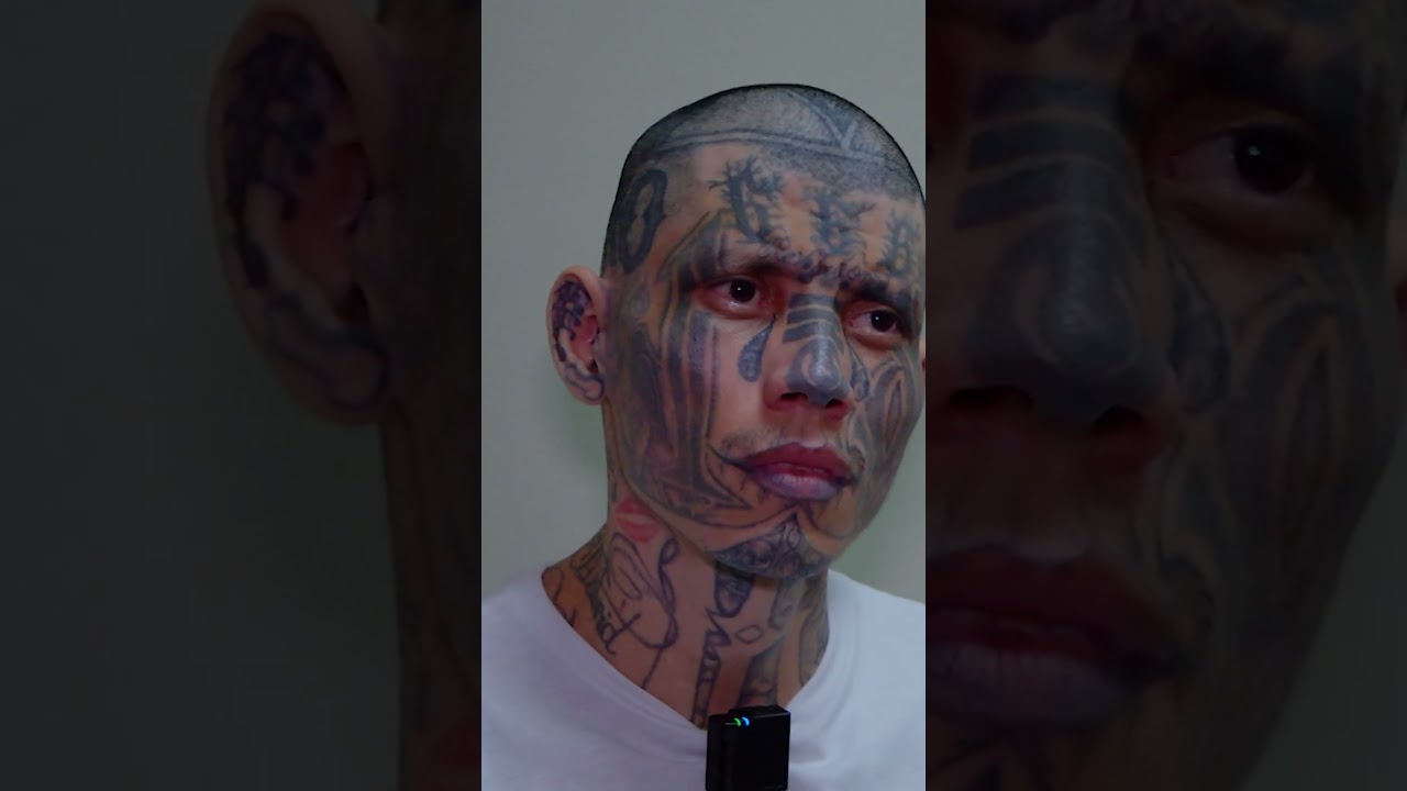 Pandillero arrepentido en la Megacárcel de Bukele