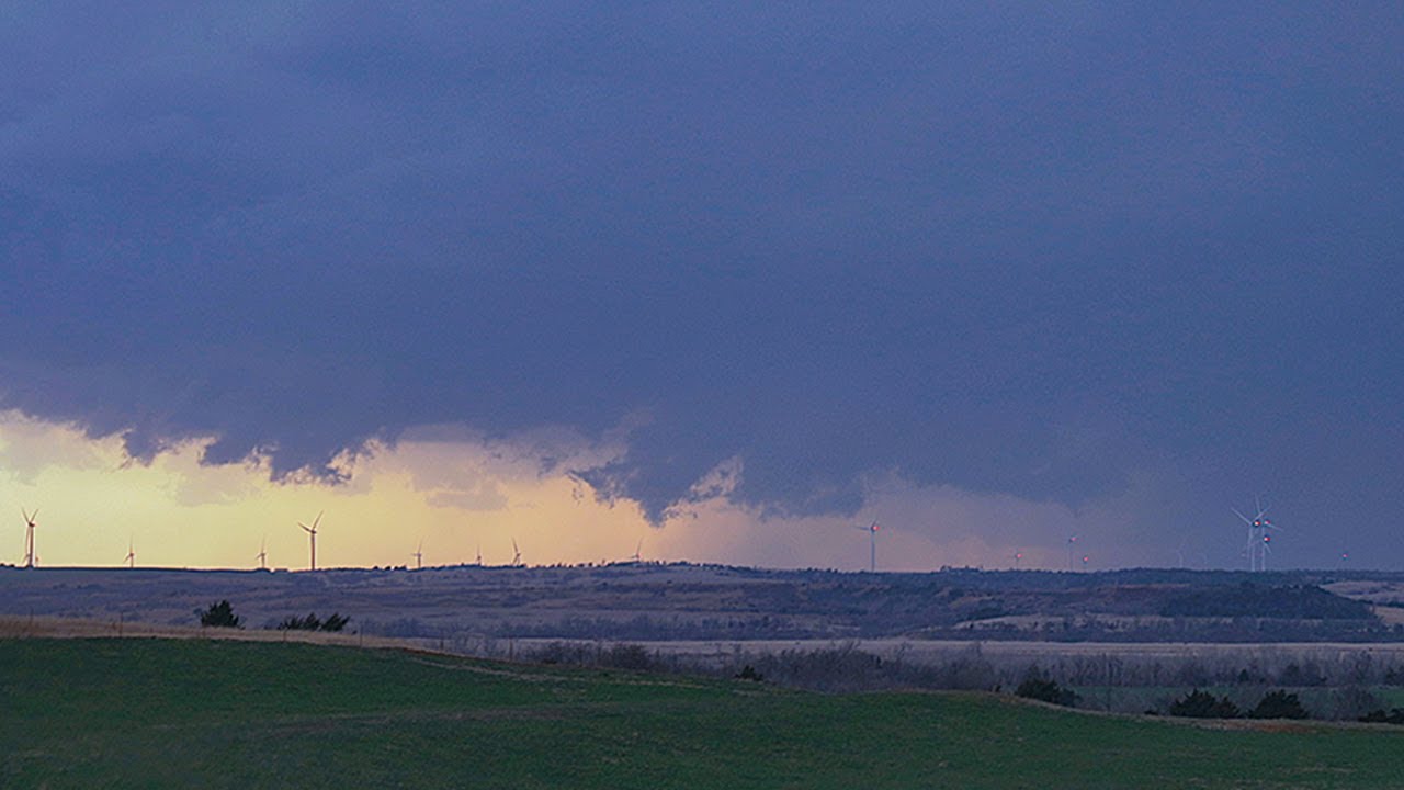 3/17/2022 Rotating Severe Storm Binger, Oklahoma YouTube