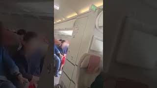 Pasajero abrió la puerta del avión en pleno vuelo en Corea del Sur. #avion #vuelos #viajes #viajar