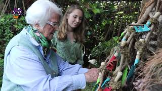 Ali Achter De Geraniums
