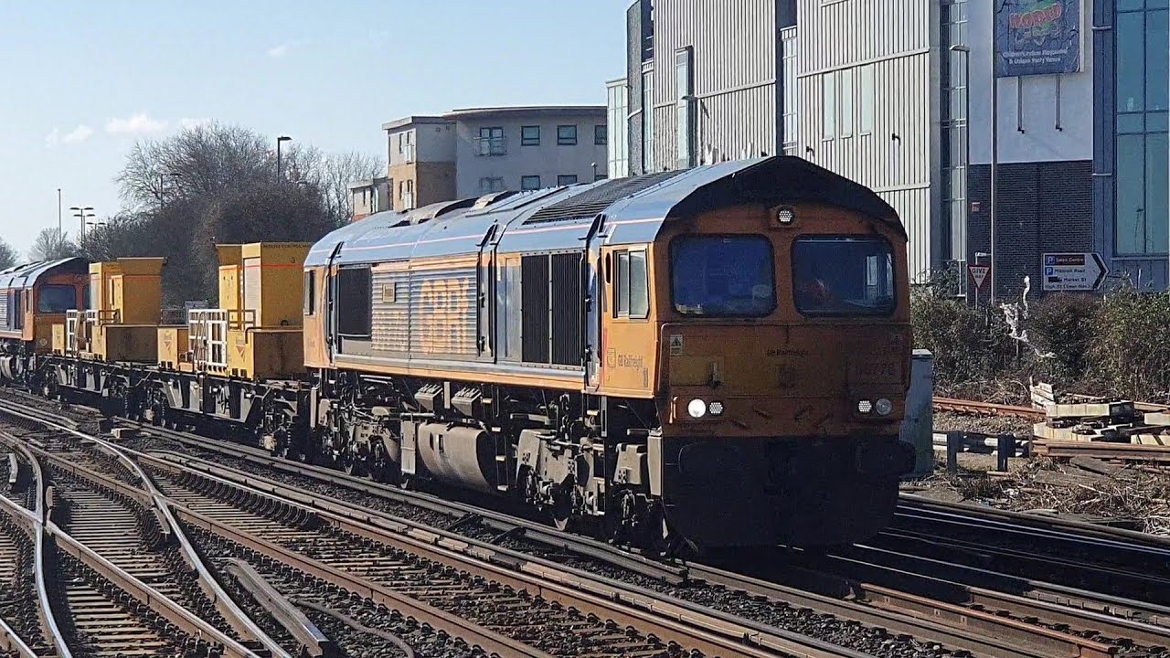 Поезда в: Истли, SWML, 01.03.25