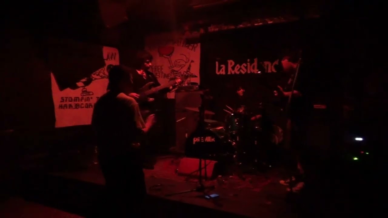 anas zizaoui 07.05.25 a auri se le cae un platillo y dice una palabra malsonante