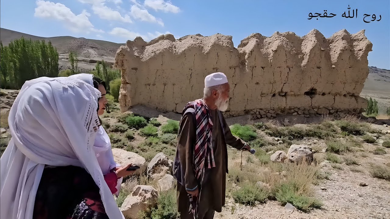 رفتیم به قلعه پدر بزرگمان که توسط حکومت عبدالرحمٰن ویران شده بود.