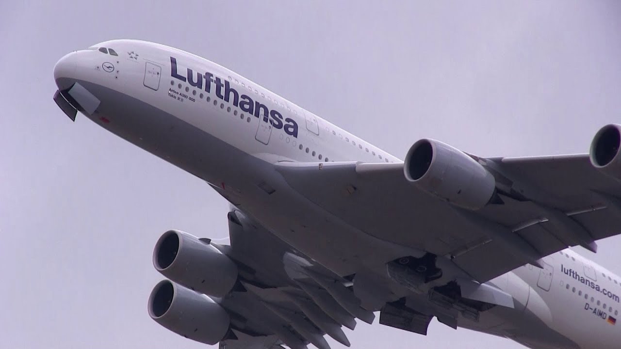 Huge Plane Of Lufthansa Airbus A380 Take Off From Tokyo Narita Int L Airport 超巨大飛行機の離陸 エアバスa380 Youtube
