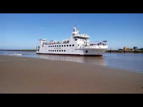 Fähre Wangerooge-Harlesiel bei Niedrigwasser am 06.06.17