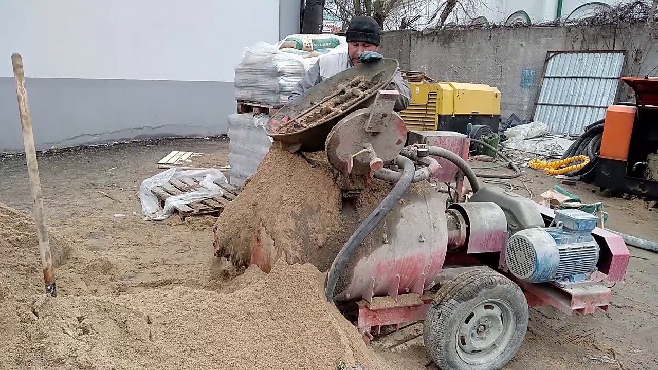 Устройство механизированной полусухой стяжки пола помощью ...