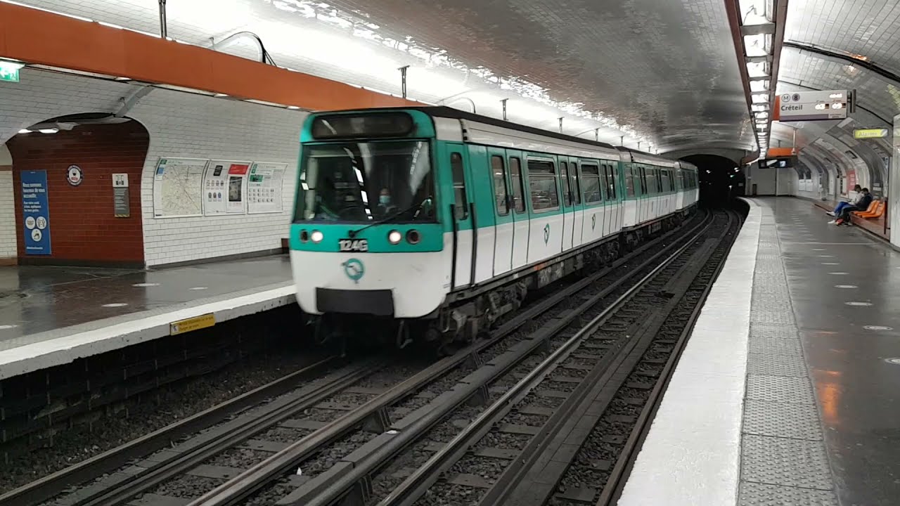 MF77 : Arrêt à la station Bastille sur la ligne 8 du métro parisien