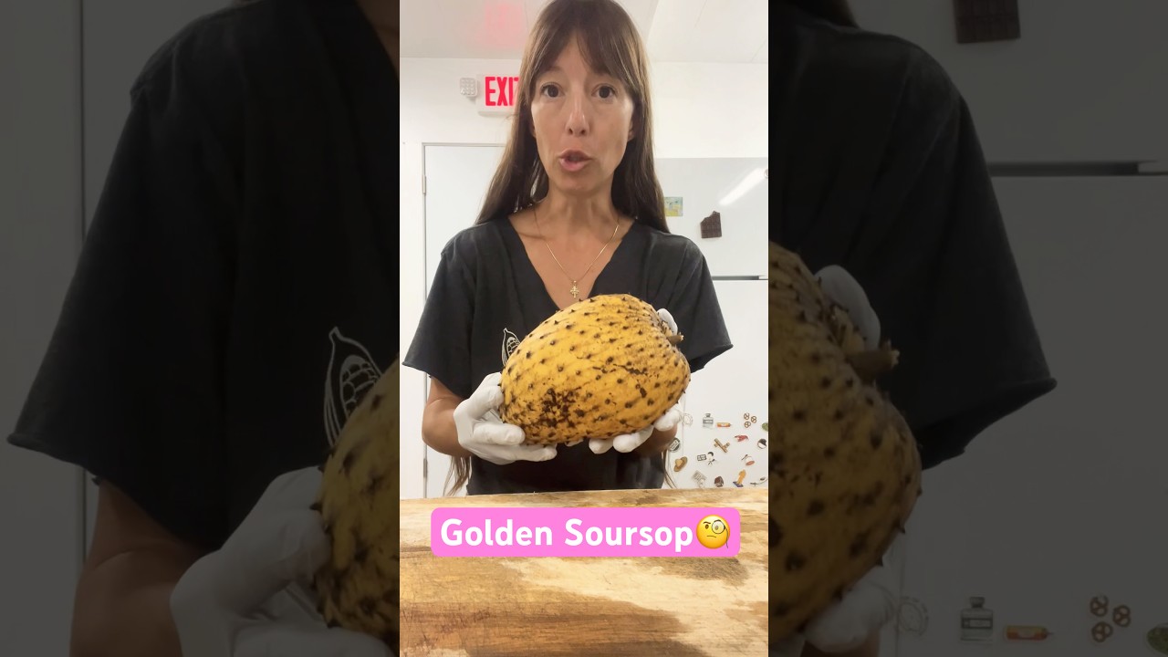 Annona muricata- maybe I taste a hint of pineapple🍍? Always fun to try a new fruit- Golden Soursop!