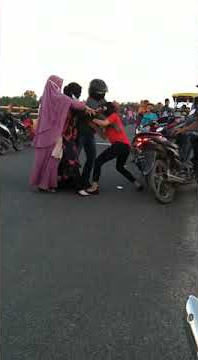 detik-detik pelakor ketahuan sama istri sah nya. #pelakor #viral