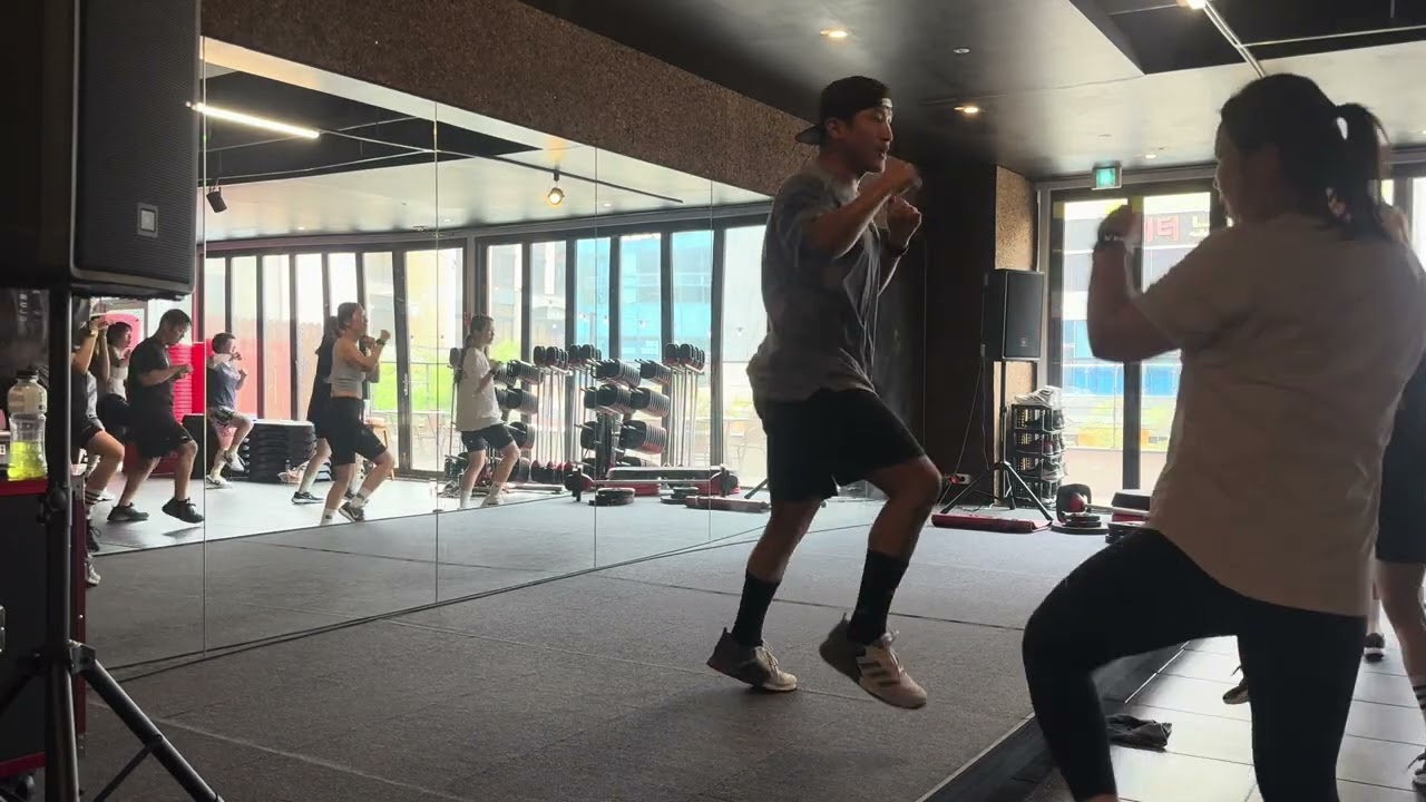 BODYCOMBAT 103 / Track 8 - YouTube