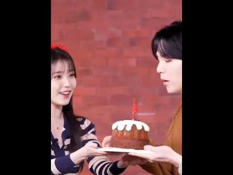 من مقابلة شوقا مع ايو احتفلت بعيد ميلاد شوقا شوقا لاتتوقعى أن اكون مثل جيهوب Bts Suga Iu 