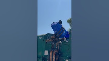 Revving Labrie Automizer Garbage Truck Picks Up Recyclables ♻️ #youtube #shorts #youtubeshorts #yt