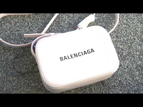 Balenciaga Pink Everyday Camera Bag XS | Unboxing / What fits in my bag! -  YouTube