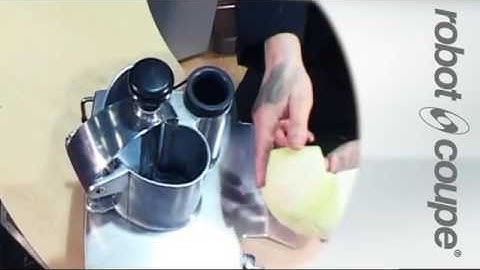 Robot Coupe CL50 slicing cabbage