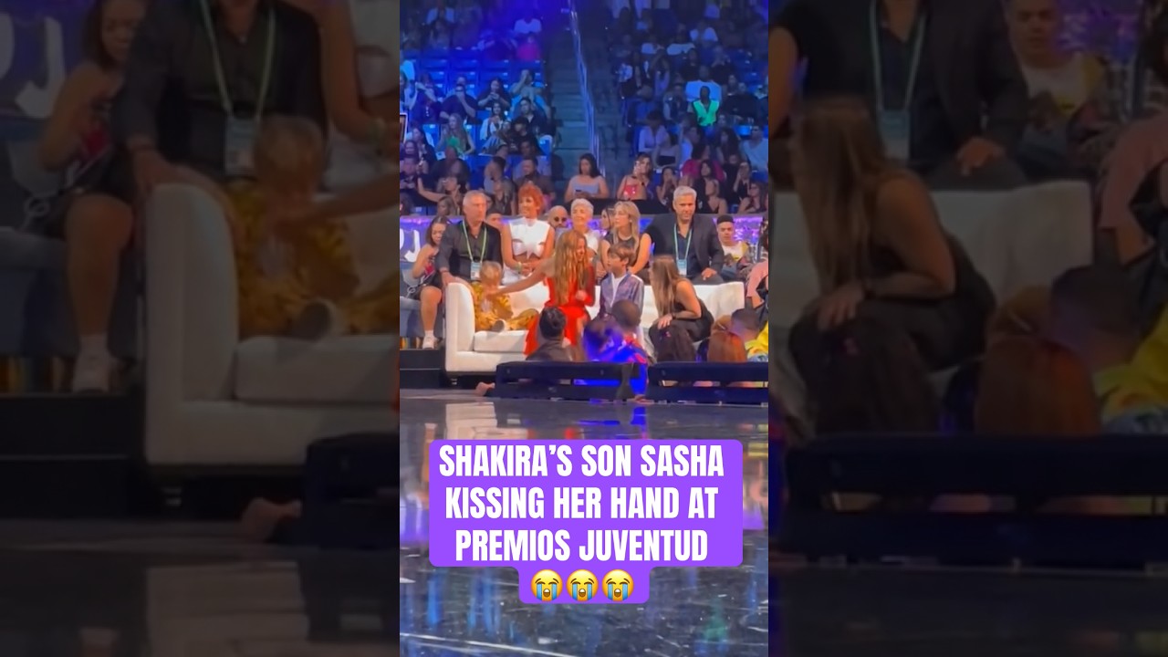 We cannot handle this cute moment between 