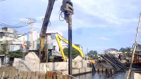 Nhổ cừ larsen 12m - Cầu Tre - Q6