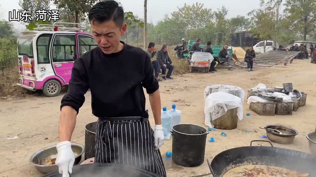 山东大席小王子人帅菜硬气！一次做45桌，240元12个菜2个汤！【小钉探美食】