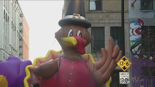 Chicago Thanksgiving Parade Steps Off On State Street