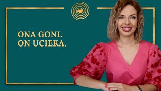 Ona goni. On ucieka.