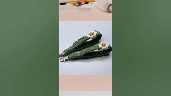 DIY Daisy Keychain EASY #macrame #keychain #shorts