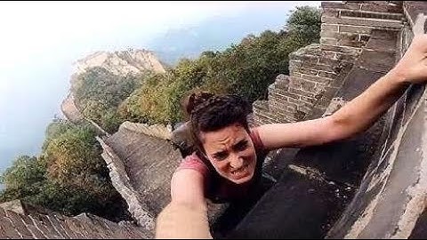 英国美女来中国爬长城，看到台阶差点哭出来：你们把这叫长城？