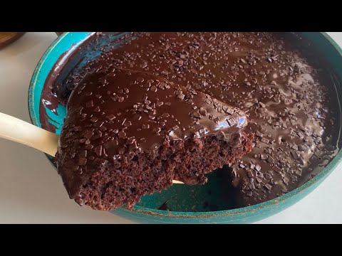 الكيكة المجنونة بدون بيض ولا فرن بالمقلاة على الغاز مع صوص الشكولاتة الاقتصادي بدون زيت ولا زبدة