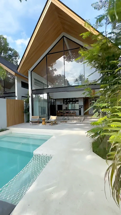 Vila Bali modern ini menawarkan tempat pelarian yang tenang dengan desain terbuka & pemandangan tropis #tropicalhouse
